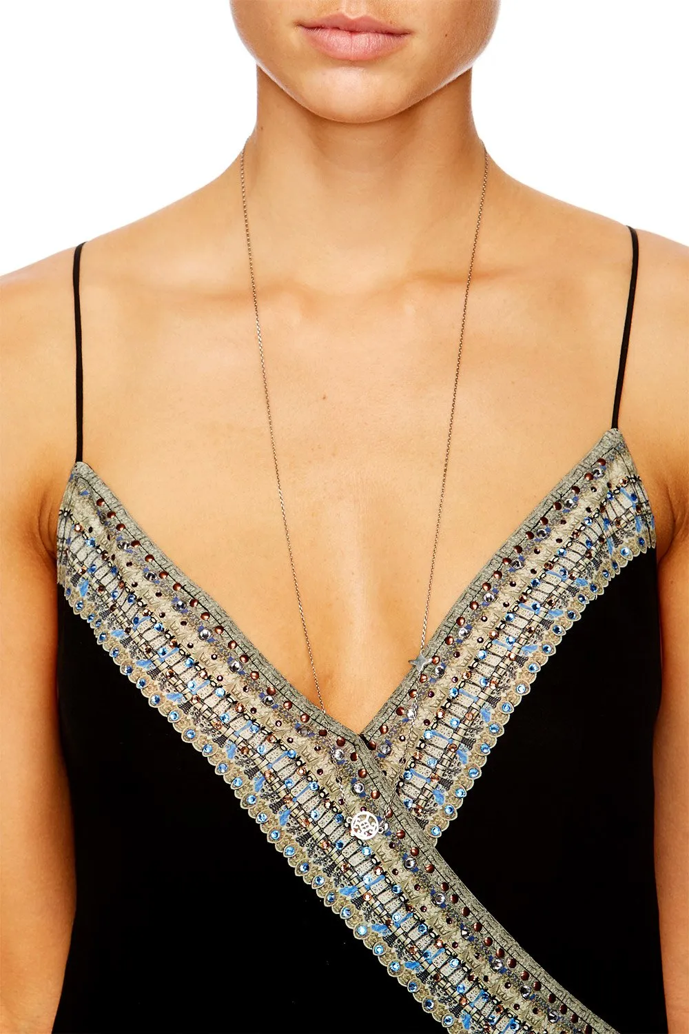 CUT OUT PENDANT NECKLACE SILVER PLATED