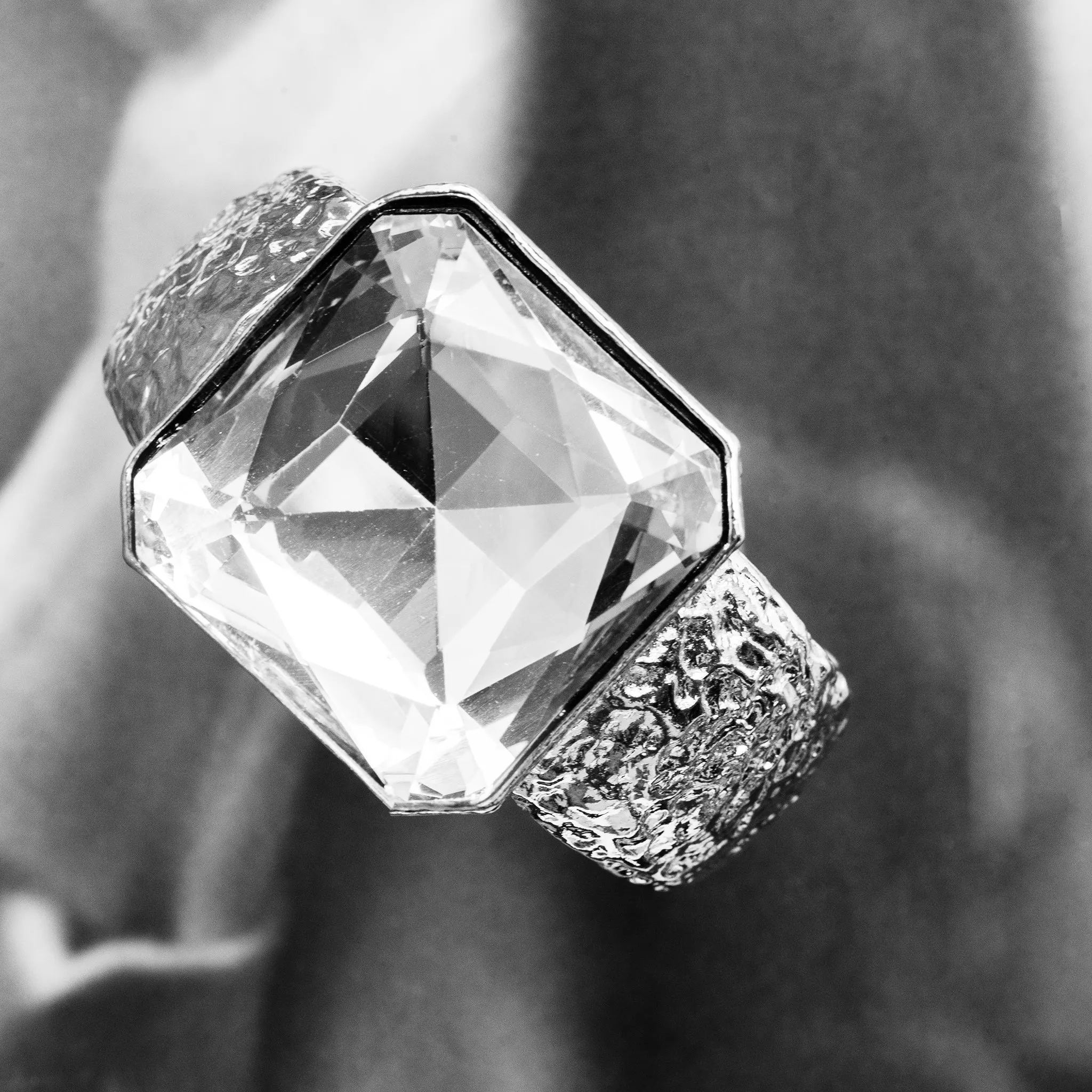 GLEAMING GLAMOUR STATEMENT CUFF