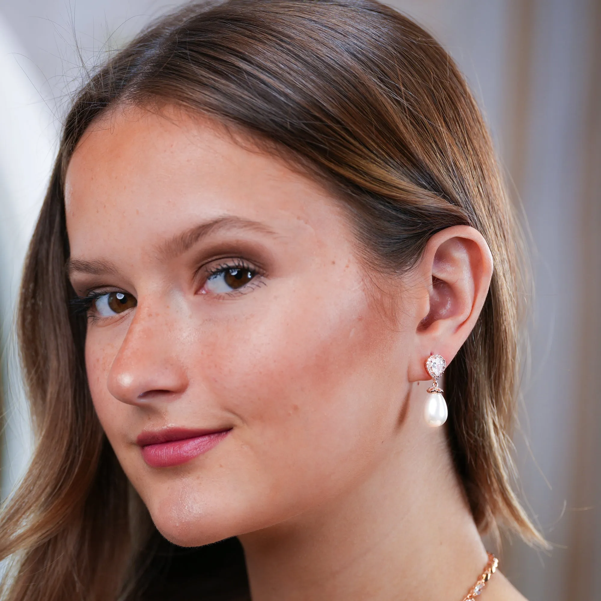 Leslie - Gold Pearl Bridal Earrings