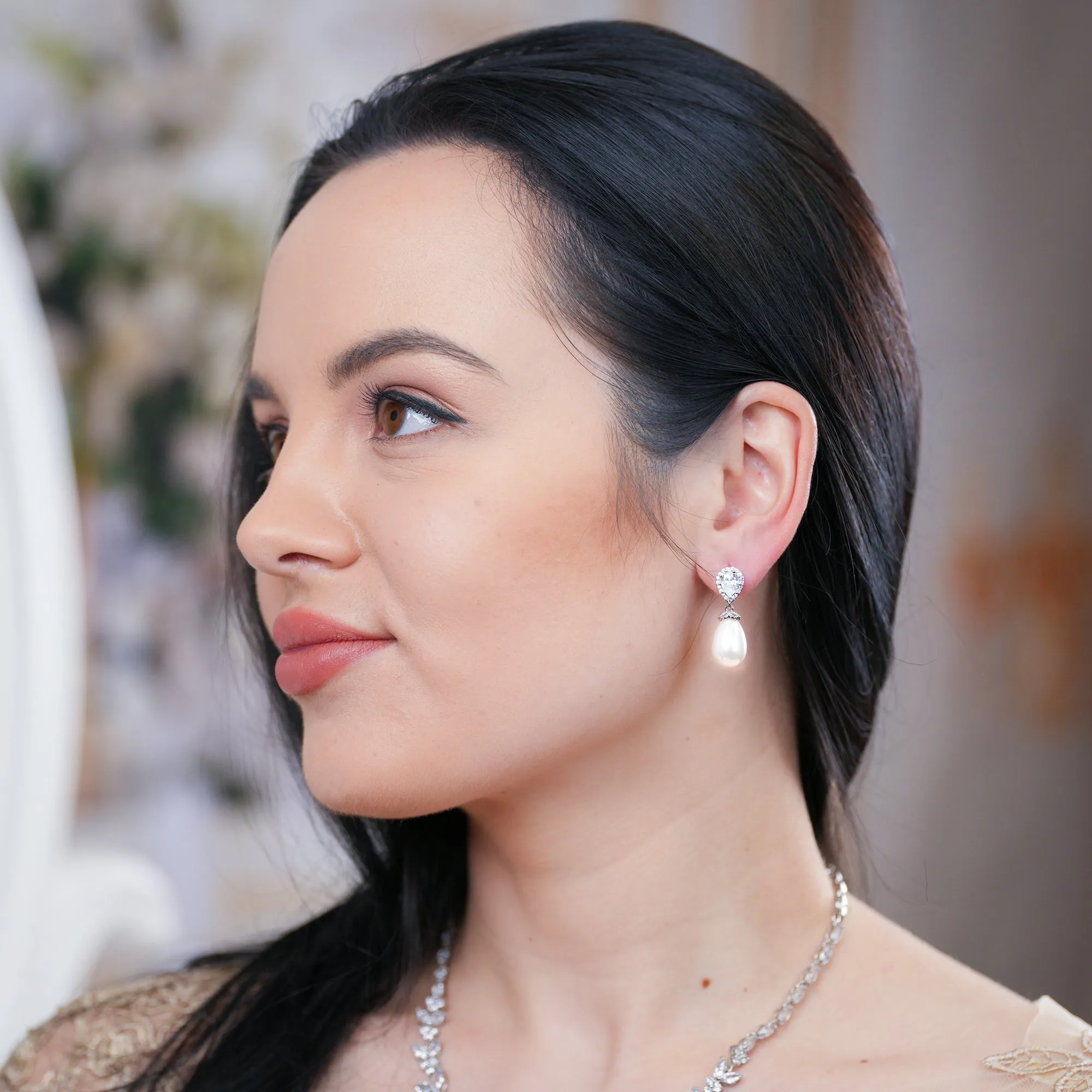 Leslie - Gold Pearl Bridal Earrings