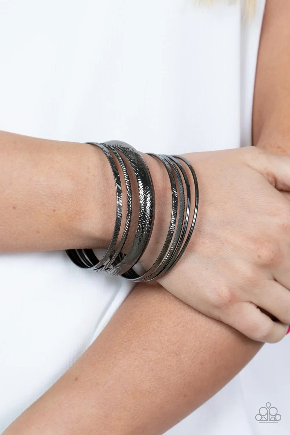 Paparazzi Stackable Stunner Black Bangle Bracelet - P9TR-BKXX-069XX